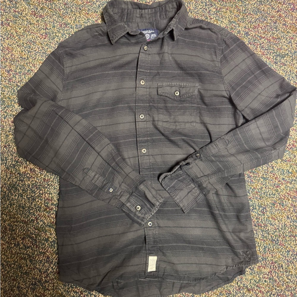 American Eagle Black and Grey Button-Up